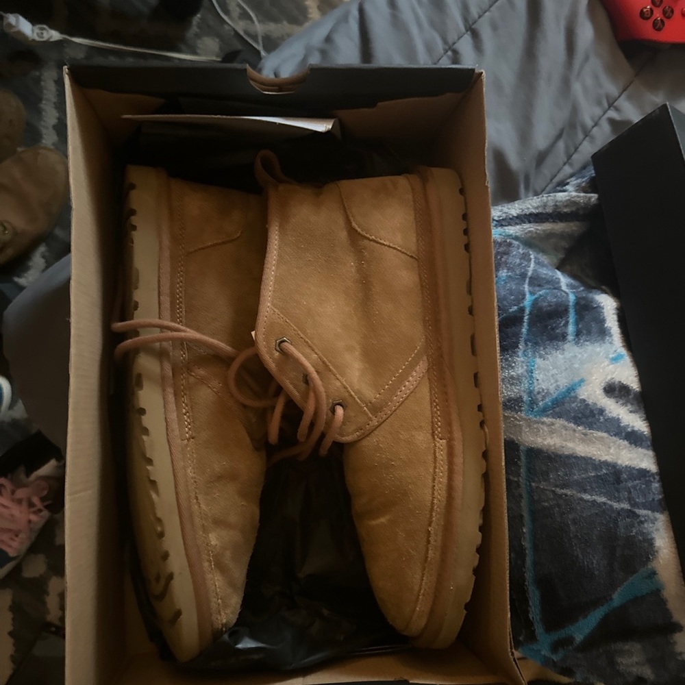 Uggs men boots (worn twice)